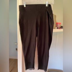 Torrid capri leggings with lace detail hem